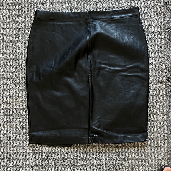 cupcakes & cashmere Black Faux Leather Zip-Front Pencil Skirt - Picture 2 of 4